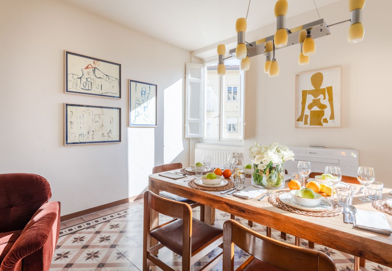 Apartamento em Lucca - Spacious Apartment Overlooking the Canal in Lucca – 3 Bedrooms, 2 Bathrooms Apartamento em Lucca - Spacious Apartment Overlooking the Canal in Lucca – 3 Bedrooms, 2 Bathrooms