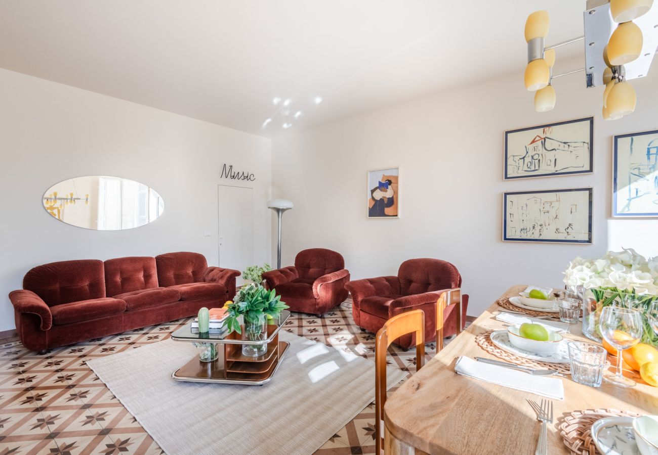 Apartamento em Lucca - Spacious Apartment Overlooking the Canal in Lucca – 3 Bedrooms, 2 Bathrooms Apartamento em Lucca - Spacious Apartment Overlooking the Canal in Lucca – 3 Bedrooms, 2 Bathrooms
