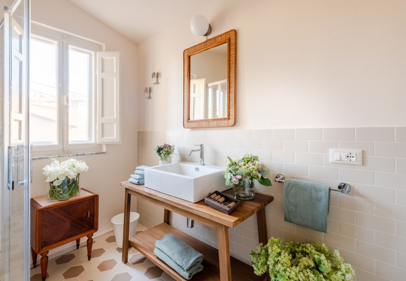Apartamento em Lucca - Spacious Apartment Overlooking the Canal in Lucca – 3 Bedrooms, 2 Bathrooms Apartamento em Lucca - Spacious Apartment Overlooking the Canal in Lucca – 3 Bedrooms, 2 Bathrooms
