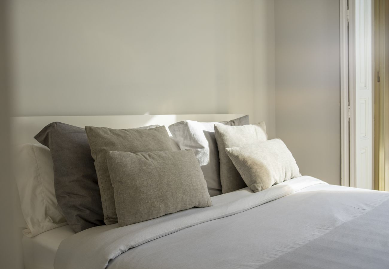 Apartamento em Madrid - Acogedor piso con balcones en el centro de Madrid , a unos pasos de la Plaza Mayor .Temporal Apartamento em Madrid - Acogedor piso con balcones en el centro de Madrid , a unos pasos de la Plaza Mayor .Temporal