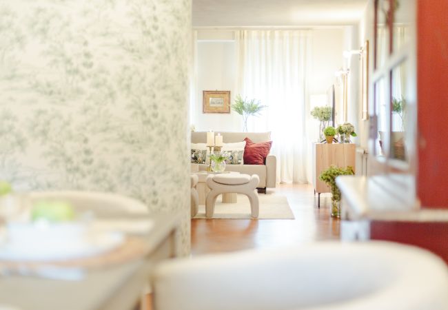 Apartamento em Lucca - Smart Penthouse with Views over Amphiteatre Square Apartamento em Lucca - Smart Penthouse with Views over Amphiteatre Square