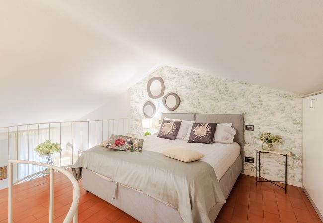 Apartamento em Lucca - Smart Penthouse with Views over Amphiteatre Square Apartamento em Lucca - Smart Penthouse with Views over Amphiteatre Square