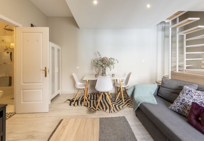 Apartamento em Madrid - Dúplex con encanto en Chamberí : Comodidad y diseño en dos niveles .Temporal  Apartamento em Madrid - Dúplex con encanto en Chamberí : Comodidad y diseño en dos niveles .Temporal