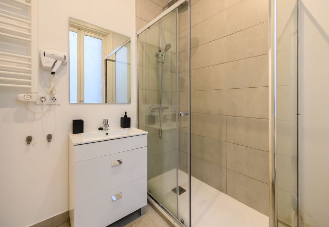 Quarto em Madrid - Ámsterdam: habitación con comodidad y zonas compartidas Gran Vía-Madrid.Temporal Quarto em Madrid - Ámsterdam: habitación con comodidad y zonas compartidas Gran Vía-Madrid.Temporal