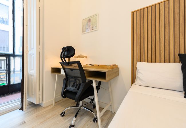 Quarto em Madrid - Zurich: habitación con comodidad y zonas compartidas Gran Vía-Madrid.Temporal Quarto em Madrid - Zurich: habitación con comodidad y zonas compartidas Gran Vía-Madrid.Temporal