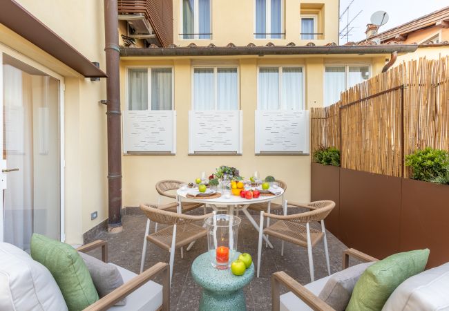 Apartamento em Lucca - Modern Elegance inside Lucca Walls – with Terrace Apartamento em Lucca - Modern Elegance inside Lucca Walls – with Terrace
