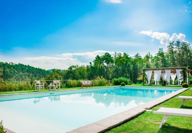 Villa em Lucca - Romantic Farmhouse with Oversize Panoramic Pool Villa em Lucca - Romantic Farmhouse with Oversize Panoramic Pool