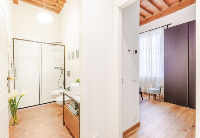 Apartamento em Lucca - Historic and Contemporary 3 Bedrooms inside Lucca Apartamento em Lucca - Historic and Contemporary 3 Bedrooms inside Lucca