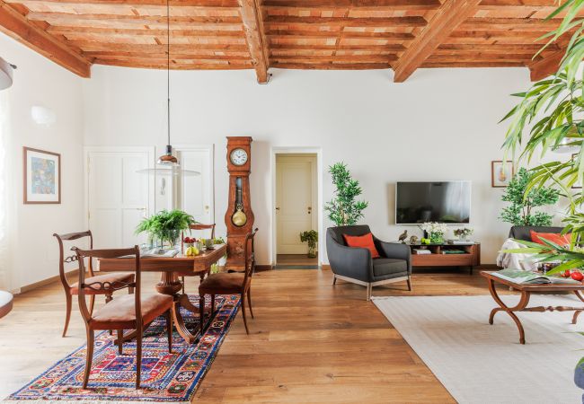 Apartamento em Lucca - Historic and Contemporary 3 Bedrooms inside Lucca Apartamento em Lucca - Historic and Contemporary 3 Bedrooms inside Lucca
