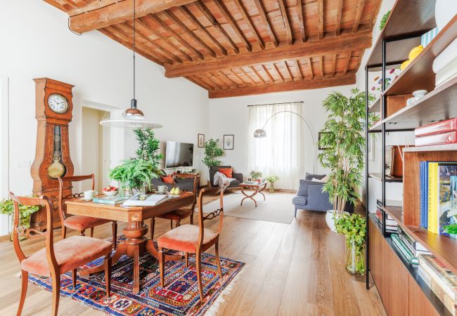 Apartamento em Lucca - Historic and Contemporary 3 Bedrooms inside Lucca Apartamento em Lucca - Historic and Contemporary 3 Bedrooms inside Lucca