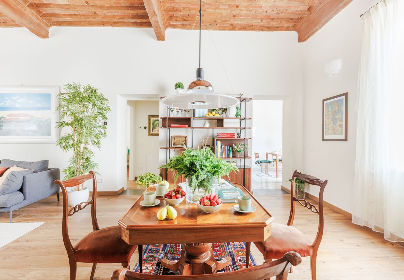 Apartamento em Lucca - Historic and Contemporary 3 Bedrooms inside Lucca Apartamento em Lucca - Historic and Contemporary 3 Bedrooms inside Lucca