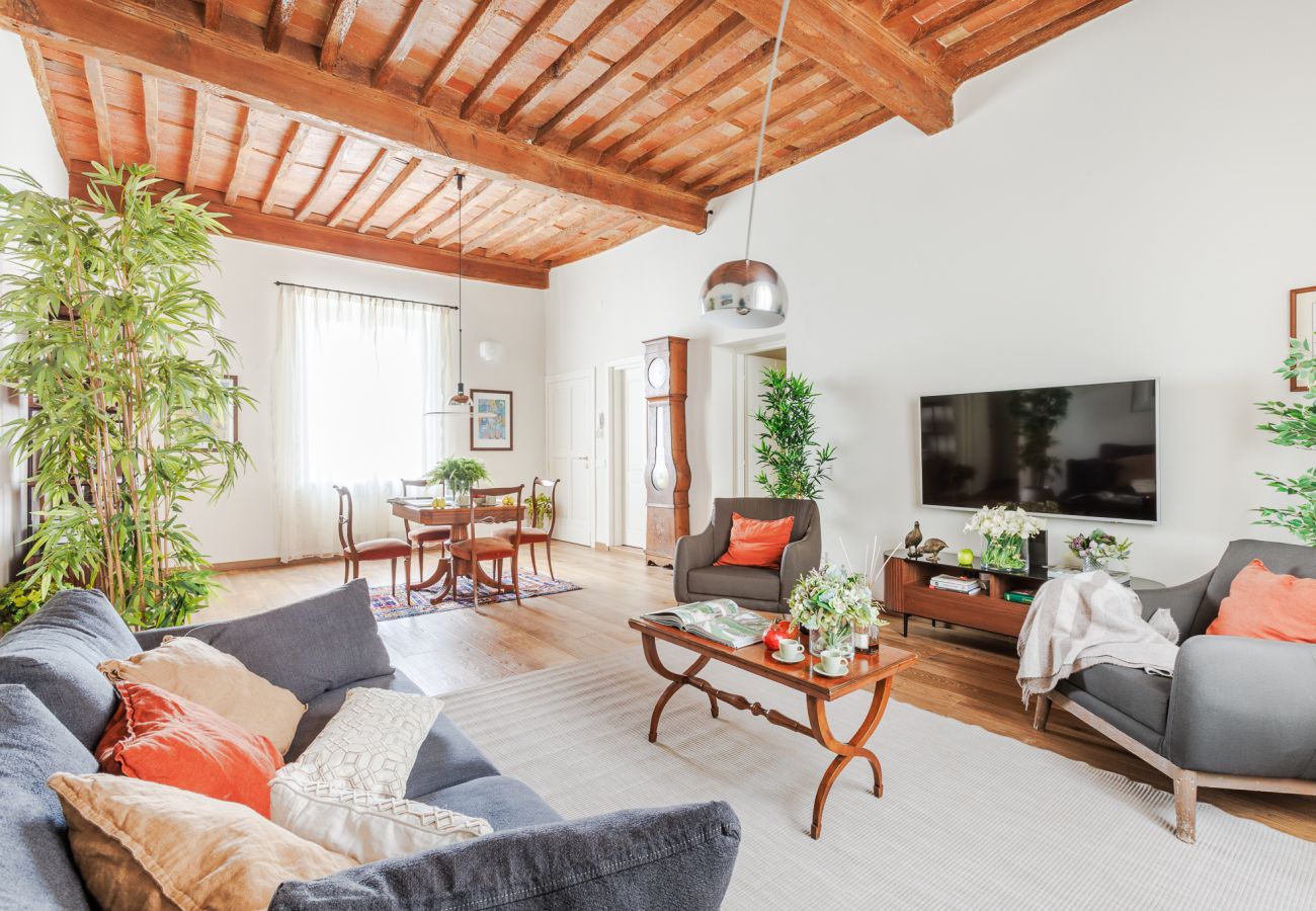 Apartamento em Lucca - Historic and Contemporary 3 Bedrooms inside Lucca Apartamento em Lucca - Historic and Contemporary 3 Bedrooms inside Lucca