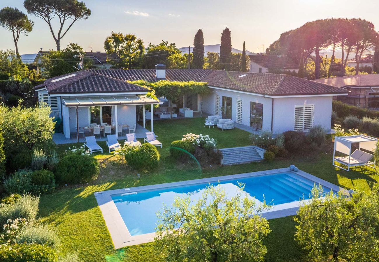 Villa em Lucca - The Secret Escape Villa: Contemporary Luxury in Lucca