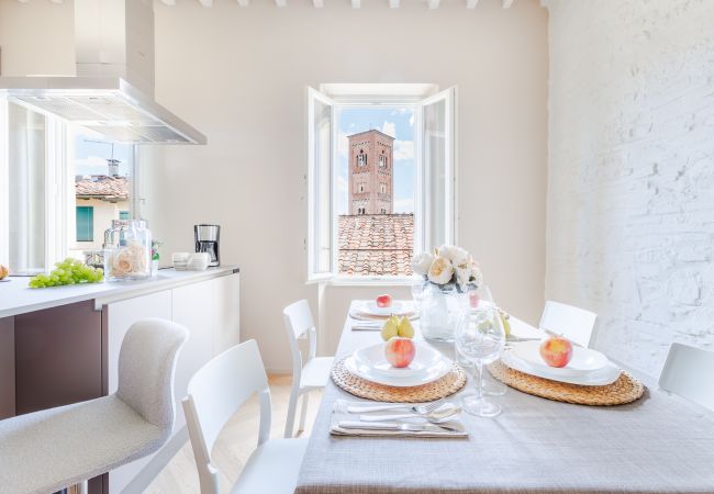 Apartamento em Lucca - The White Lotus Penthouse, Modern Flat with Elevator Apartamento em Lucca - The White Lotus Penthouse, Modern Flat with Elevator
