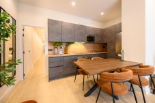 Apartamento em Madrid - (AGU230) Piso 4 dormitorios y 4 baños en La Latina, Madrid