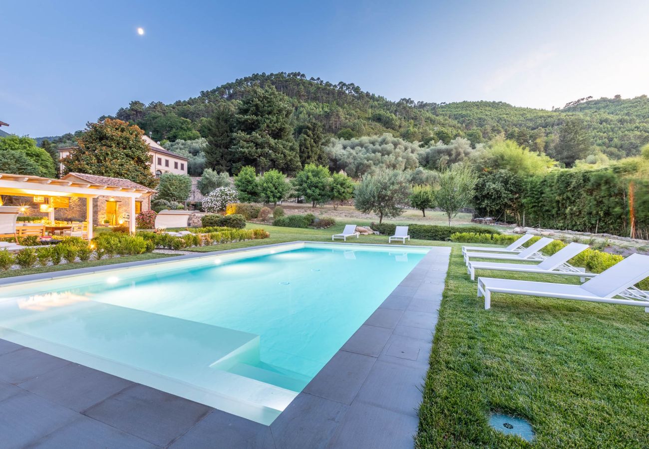 Villa em Vorno - Authentic Luxury Retreat with Private Pool 