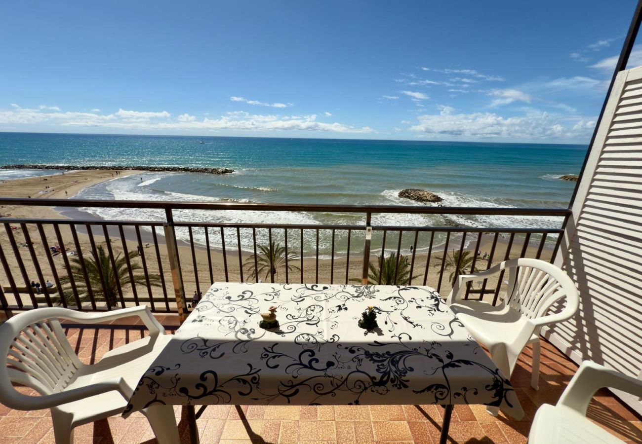 Apartamento em Cunit - Apartamento luminoso em Cunit com vista para o mar e terraço.