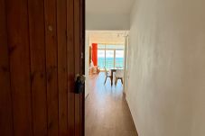 Apartamento em Cunit - Apartamento luminoso em Cunit com vista para o mar e terraço.