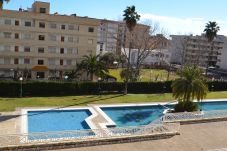 Apartment in La Pineda - Aguamarina 3: 300m at beach and centre La Pineda-Big Pool in garden-Free Wifi, linen 