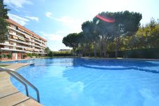 Apartment in Salou - Mimosas:Terrace-Pool,tennis court-Near Beaches-Wifi,A/C,Linen,Satellite included