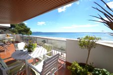Apartment in Cambrils -  Villamar:Fantastic see views-Beachfront Cambrils-Terrace 40m2-Free parking,wifi,linen