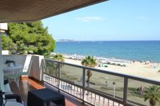 Apartment in Cambrils -  Villamar:Fantastic see views-Beachfront Cambrils-Terrace 40m2-Free parking,wifi,linen