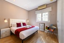 Apartment in Madrid - Cozy Apartment Madrid. Bº SALAMANCA, IFEMA. AEROPUERTO. 2 ROOMS- 6 PAX - ELEVATOR