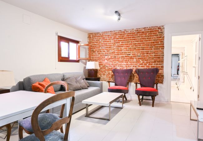 Apartment in Madrid - GARDEN House Downtown MADRID CENTRO-IFEMA-AEROPUERTO. 2 ROOMS 6 PAX GARDEN Apartment in Madrid - GARDEN House Downtown MADRID CENTRO-IFEMA-AEROPUERTO. 2 ROOMS 6 PAX GARDEN