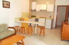 Apartment in L'Escala - APARTMENTS CALA MONTGO 2D