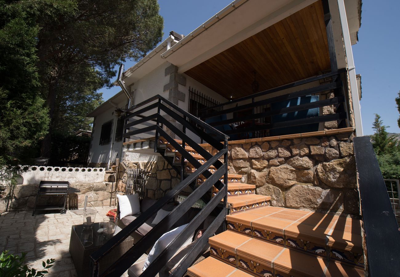 Chalet in Manzanares el Real - Urbanización La Ponderosa Chalet in Manzanares el Real - Urbanización La Ponderosa