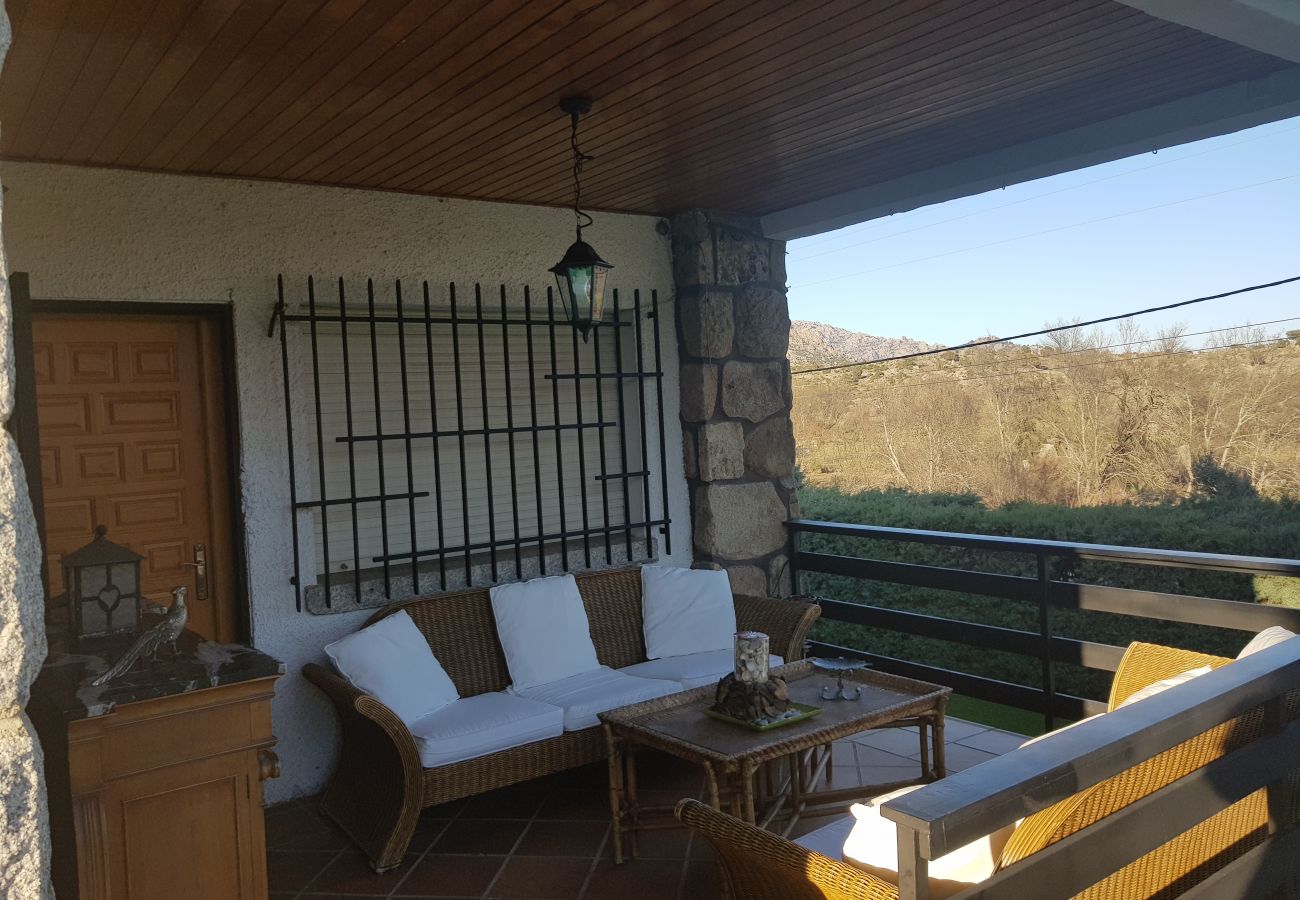 Chalet in Manzanares el Real - Urbanización La Ponderosa Chalet in Manzanares el Real - Urbanización La Ponderosa