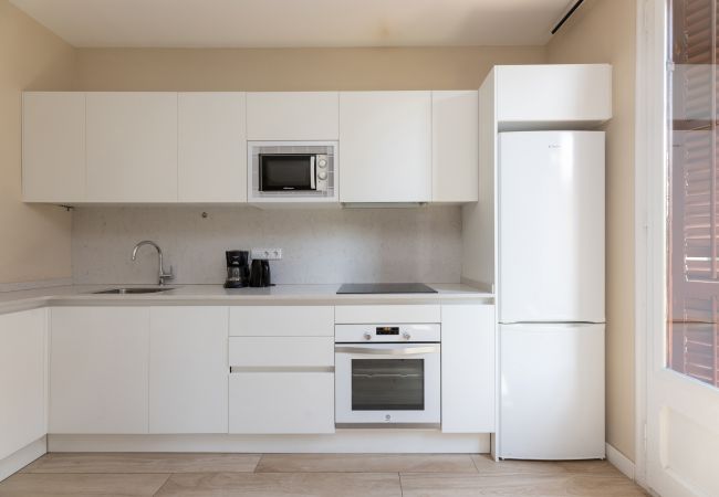 Apartment in Barcelona - CALABRIA, large, comfortable flat ideal for families or groups in Eixample, Barcelona center. Apartment in Barcelona - CALABRIA, large, comfortable flat ideal for families or groups in Eixample, Barcelona center.