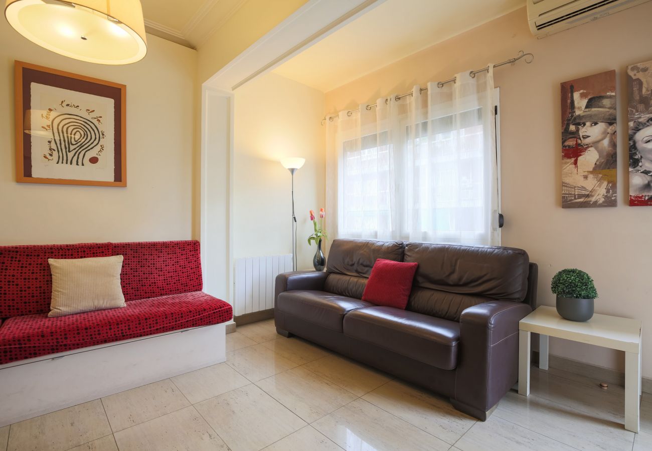 Apartment in Barcelona - MARQUES, renovated, large, modern, 4 bedrooms flat for rent by days in Barcelona center, Eixample, Sant Antoni Apartment in Barcelona - MARQUES, renovated, large, modern, 4 bedrooms flat for rent by days in Barcelona center, Eixample, Sant Antoni