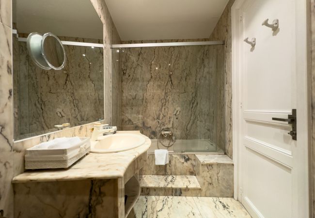 Apartment in Barcelona - Nice flat for rent with large private terrace, next to Passeig de Gracia, Barcelona center Apartment in Barcelona - Nice flat for rent with large private terrace, next to Passeig de Gracia, Barcelona center