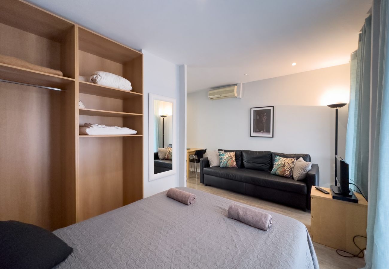 Apartment in Barcelona - Cute, silent and lightly apartment for rent, excellent located in Gracia, Barcelona center Apartment in Barcelona - Cute, silent and lightly apartment for rent, excellent located in Gracia, Barcelona center
