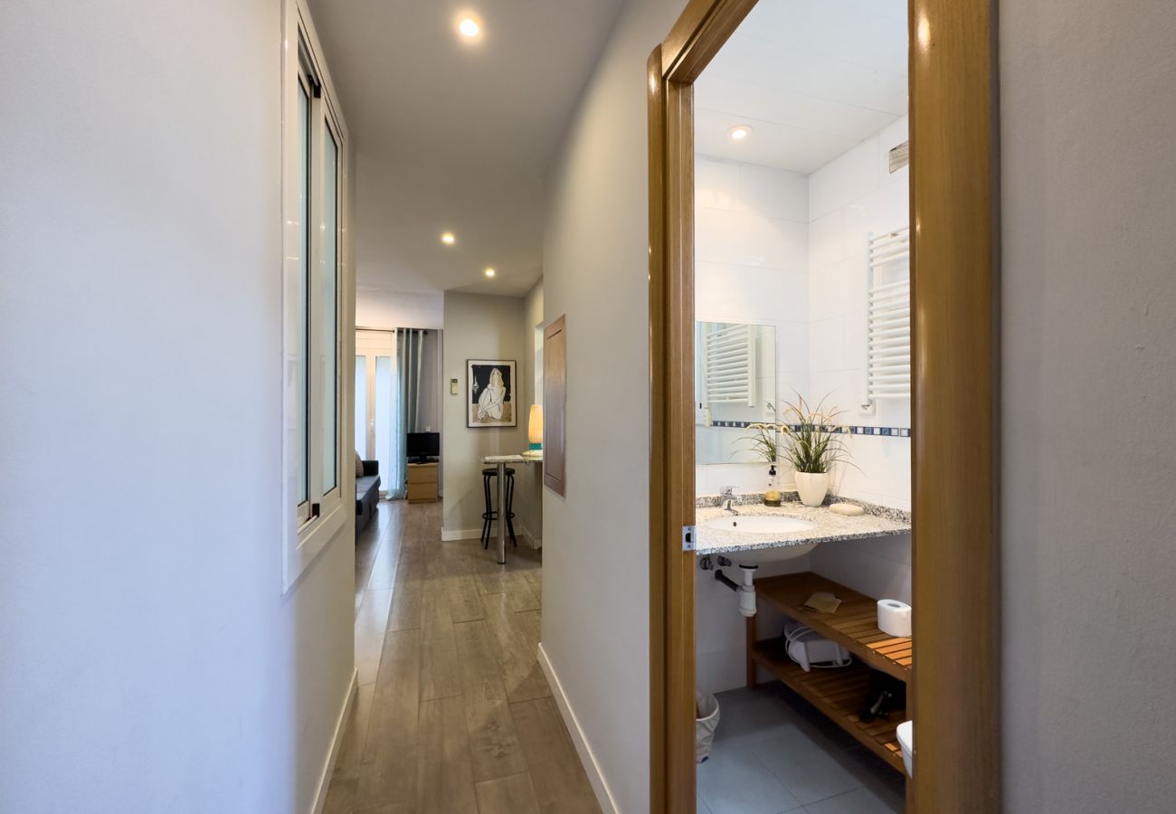 Apartment in Barcelona - Cute, silent and lightly apartment for rent, excellent located in Gracia, Barcelona center Apartment in Barcelona - Cute, silent and lightly apartment for rent, excellent located in Gracia, Barcelona center
