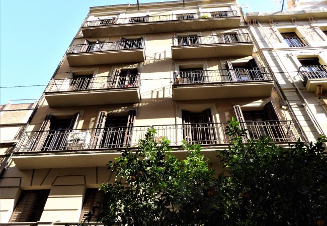 Apartment in Barcelona - Cute restored flat for rent with private terrace in Barcelona center, Gracia Apartment in Barcelona - Cute restored flat for rent with private terrace in Barcelona center, Gracia