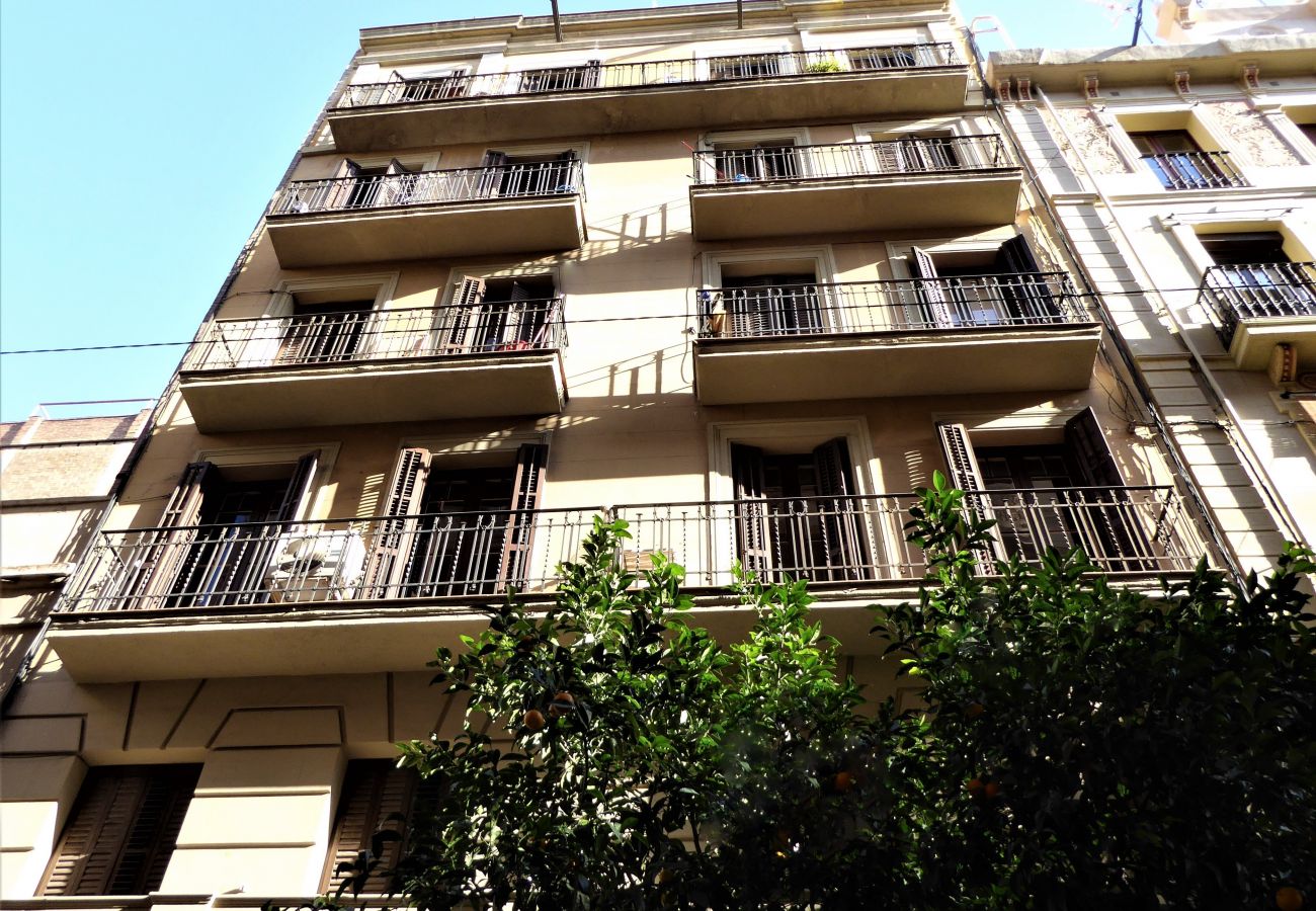 Apartment in Barcelona - Cute restored flat for rent with private terrace in Barcelona center, Gracia Apartment in Barcelona - Cute restored flat for rent with private terrace in Barcelona center, Gracia