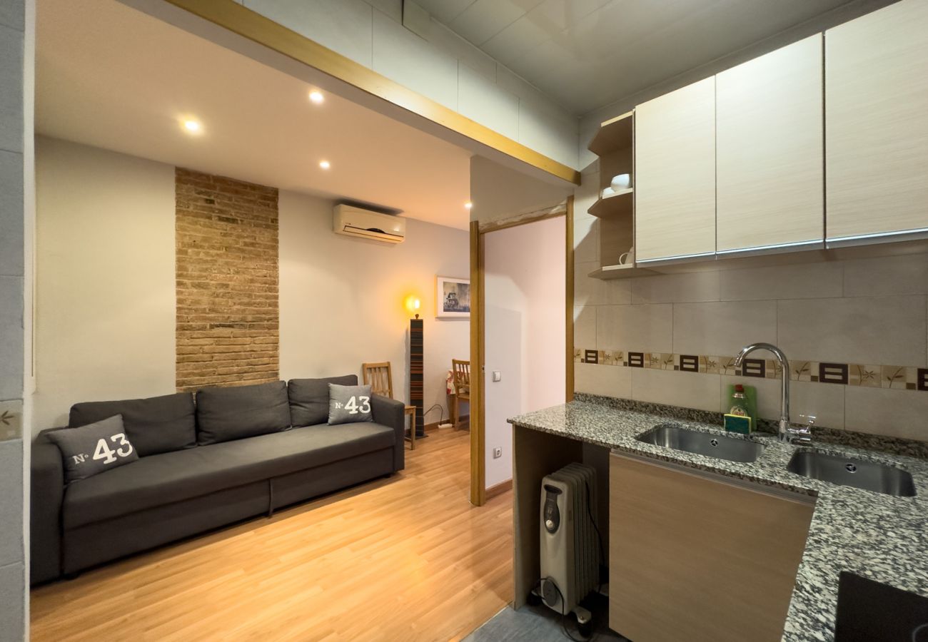 Apartment in Barcelona - Cute restored flat for rent with private terrace in Barcelona center, Gracia Apartment in Barcelona - Cute restored flat for rent with private terrace in Barcelona center, Gracia