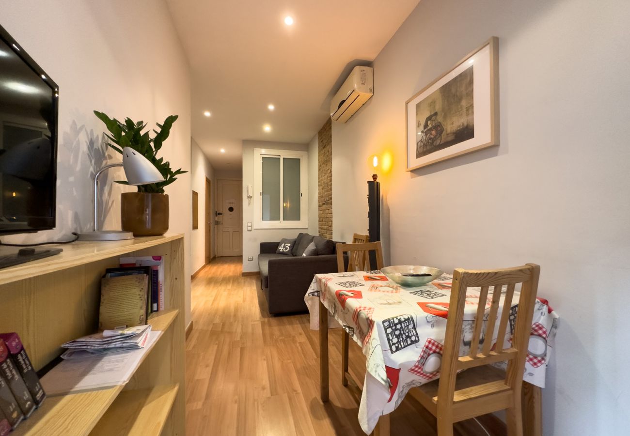 Apartment in Barcelona - Cute restored flat for rent with private terrace in Barcelona center, Gracia Apartment in Barcelona - Cute restored flat for rent with private terrace in Barcelona center, Gracia