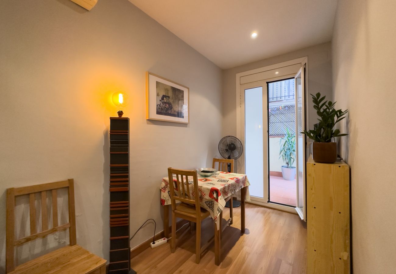 Apartment in Barcelona - Cute restored flat for rent with private terrace in Barcelona center, Gracia Apartment in Barcelona - Cute restored flat for rent with private terrace in Barcelona center, Gracia