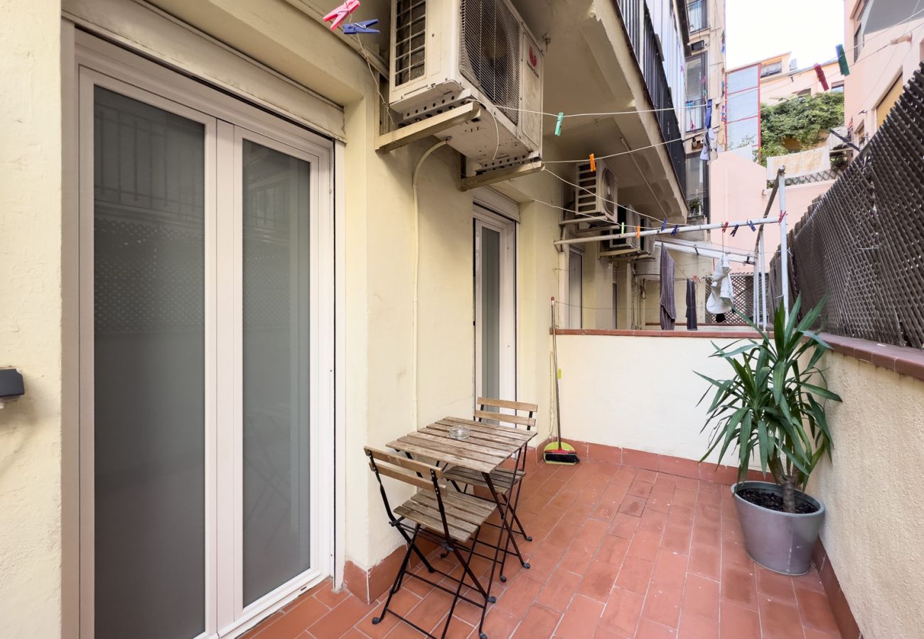 Apartment in Barcelona - Cute restored flat for rent with private terrace in Barcelona center, Gracia Apartment in Barcelona - Cute restored flat for rent with private terrace in Barcelona center, Gracia