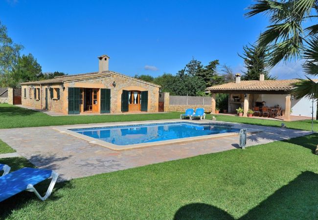 Country house in Pollensa / Pollença - Can Roig Gran 041 magnificent finca with private pool, large barbecue area and WiFi Country house in Pollensa / Pollença - Can Roig Gran 041 magnificent finca with private pool, large barbecue area and WiFi