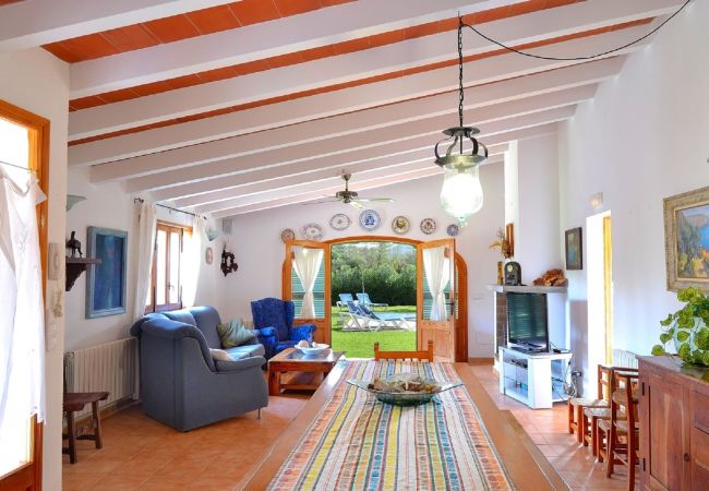 Country house in Pollensa / Pollença - Can Roig Gran 041 magnificent finca with private pool, large barbecue area and WiFi Country house in Pollensa / Pollença - Can Roig Gran 041 magnificent finca with private pool, large barbecue area and WiFi