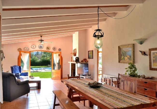 Country house in Pollensa / Pollença - Can Roig Gran 041 magnificent finca with private pool, large barbecue area and WiFi Country house in Pollensa / Pollença - Can Roig Gran 041 magnificent finca with private pool, large barbecue area and WiFi