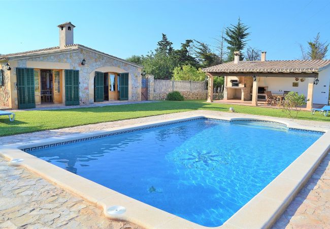 Country house in Pollensa / Pollença - Can Roig Gran 041 magnificent finca with private pool, large barbecue area and WiFi Country house in Pollensa / Pollença - Can Roig Gran 041 magnificent finca with private pool, large barbecue area and WiFi