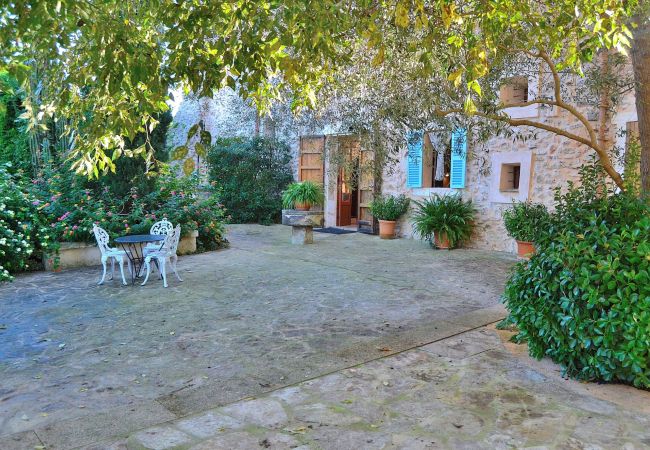Country house in Llubi - Son Barraquer 047 traditional finca with pool and magnificent garden Country house in Llubi - Son Barraquer 047 traditional finca with pool and magnificent garden