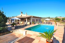 Finca with pool for rent in Mallorca