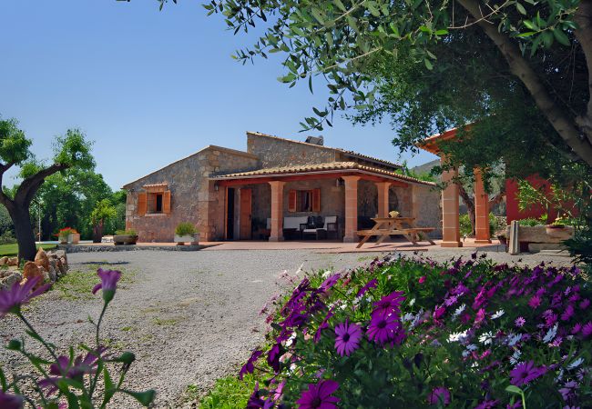 Country house in Alcúdia - Can Roig 113 fantastic finca with private pool, garden, children's area and air-conditioning Country house in Alcúdia - Can Roig 113 fantastic finca with private pool, garden, children's area and air-conditioning