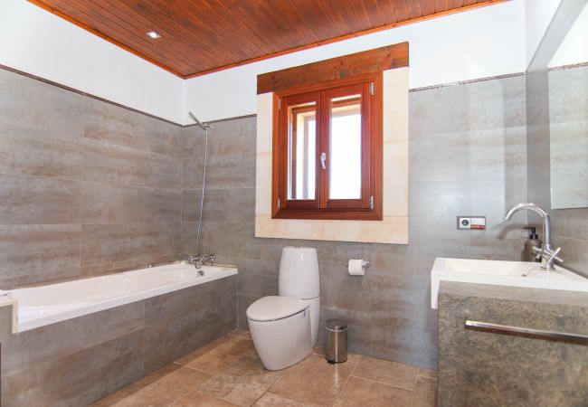 Country house in Sa Pobla - Rey del Campo 140 luxurious villa with private pool, air conditioning, garden and BBQ area Country house in Sa Pobla - Rey del Campo 140 luxurious villa with private pool, air conditioning, garden and BBQ area